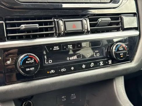 Used 2025 Nissan Pathfinder SV AWD/4WD image 39