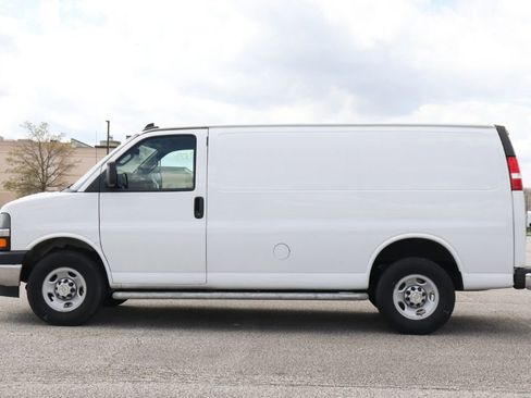 Used 2024 Chevrolet Express 2500 w/ Driver Convenience Package RWD image 5