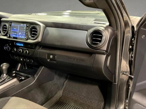 Used 2022 Toyota Tacoma TRD Sport image 26
