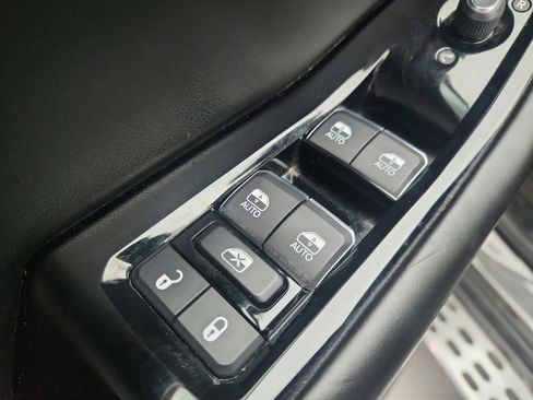 Used 2023 Jeep Grand Cherokee L Overland w/ Advanced Protech Group III image 21