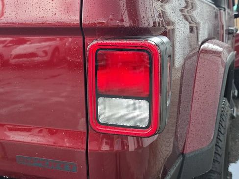 Used 2021 Jeep Gladiator Sport AWD/4WD image 8