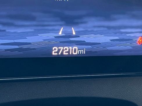 Used 2025 Chevrolet Traverse LT image 26