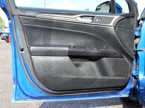 Used 2017 Ford Fusion SE w/ Fusion SE Technology Package image 17