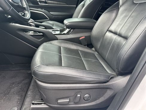 Certified 2024 Kia Telluride EX w/ EX Captain's Chair Package FWD image 10