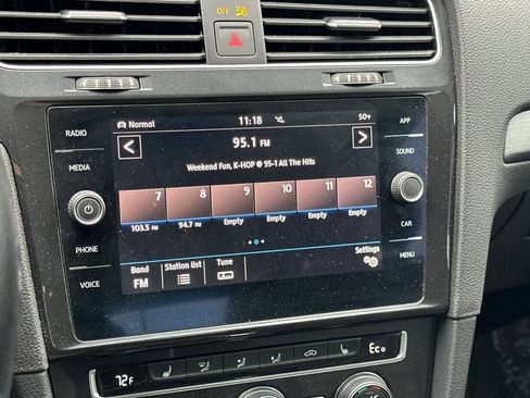 Used 2019 Volkswagen e-Golf SE image 15