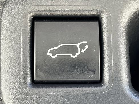 Used 2024 Toyota Highlander Limited image 30