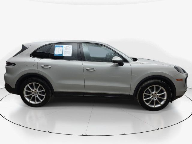 Used 2024 Porsche Cayenne AWD/4WD image 3