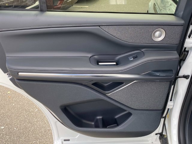 New 2027 Lincoln Navigator Reserve w/ Jet Appearance Package AWD/4WD image 8