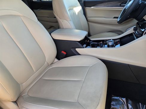 Used 2022 Jeep Grand Cherokee Limited 4xe image 15