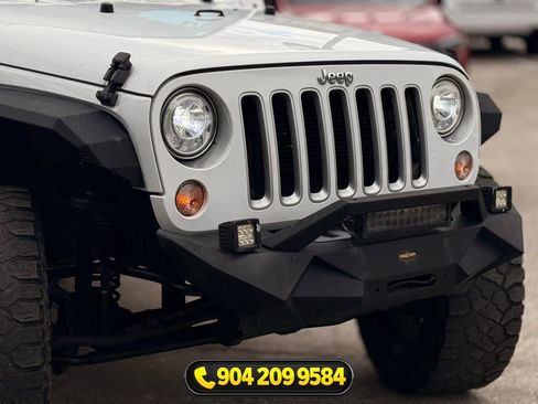 Used 2017 Jeep Wrangler Unlimited Sahara w/ Max Tow Package AWD/4WD image 13