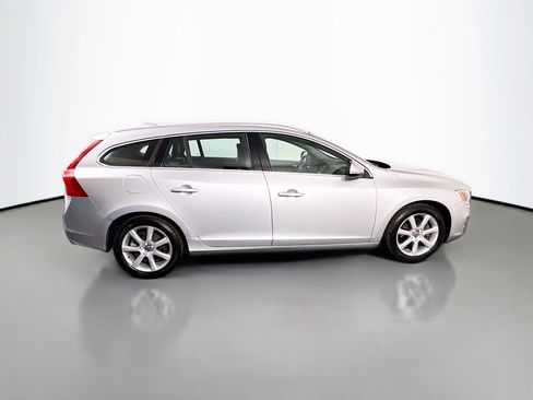 Used 2016 Volvo V60 T5 Platinum w/ Climate Package FWD image 11