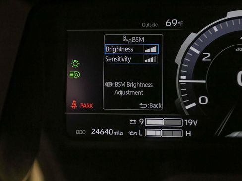 Used 2025 Toyota Tundra Platinum AWD/4WD image 40