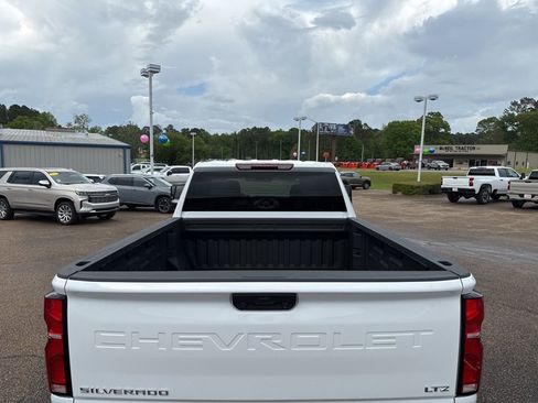 Used 2025 Chevrolet Silverado 2500 LTZ w/ LTZ Convenience Package image 5