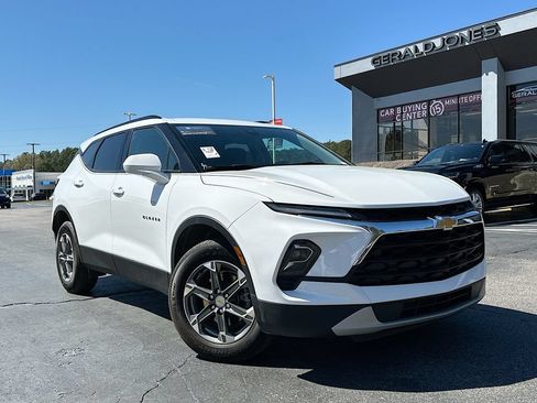 Used 2024 Chevrolet Blazer LT w/ Convenience Package FWD image 2