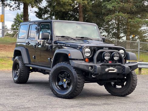 Used 2013 Jeep Wrangler Unlimited Rubicon w/ Connectivity Group AWD/4WD image 2