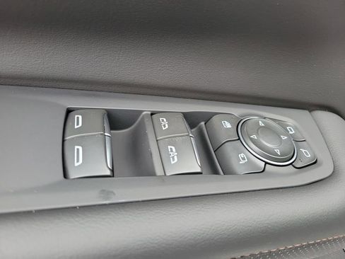 Used 2025 Chevrolet Suburban High Country AWD/4WD image 24