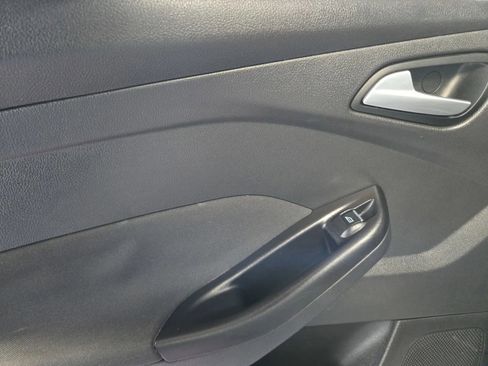 Used 2012 Ford Focus Titanium image 11