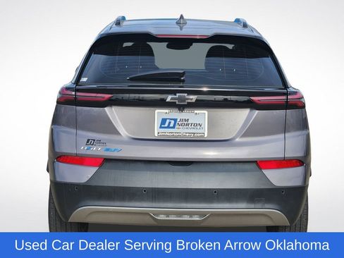 Used 2022 Chevrolet Bolt EUV LT w/ Convenience Package image 7