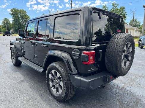 Used 2018 Jeep Wrangler Unlimited Sahara w/ Dual Top Group AWD/4WD image 5