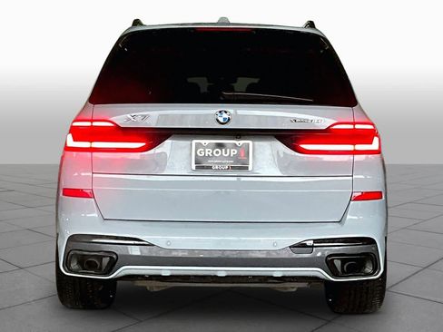 Used 2024 BMW X7 xDrive40i w/ M Sport Package AWD/4WD image 4