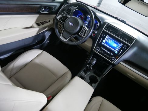 Used 2018 Subaru Outback 2.5i Limited AWD/4WD image 9
