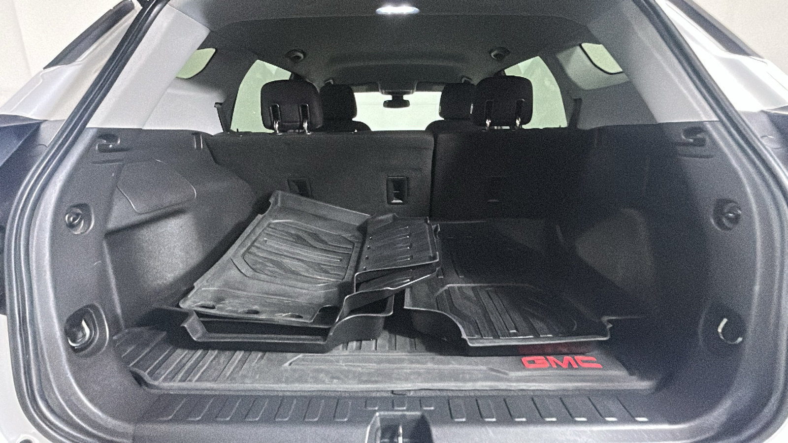 Used 2020 GMC Terrain SLE FWD image 29