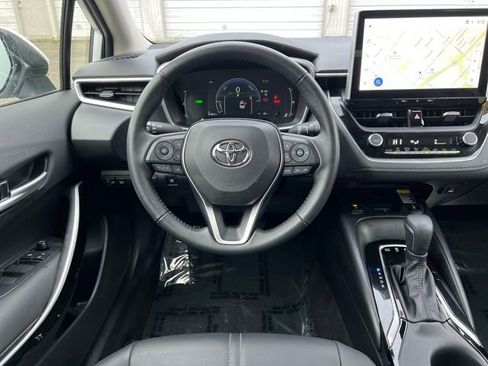 Used 2025 Toyota Corolla XLE image 18