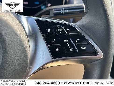 Used 2025 Mercedes-Benz GLC 300 4MATIC image 27