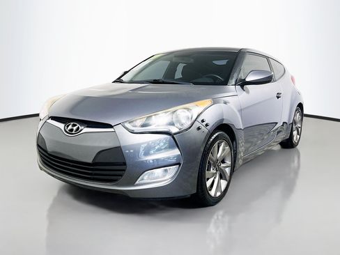 Used 2017 Hyundai Veloster FWD image 10