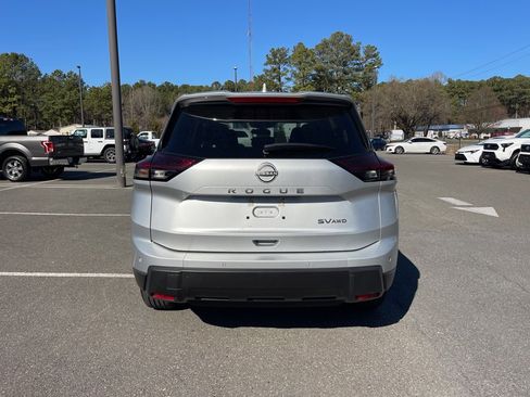 Used 2024 Nissan Rogue SV image 6