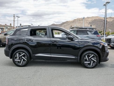 Used 2025 Nissan Kicks SV FWD image 3