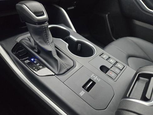 Used 2025 Toyota Highlander XLE image 22