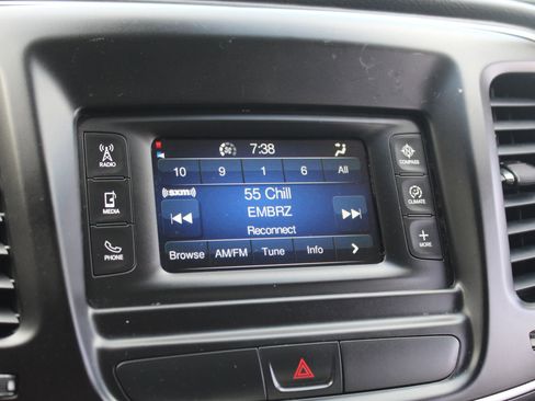 Used 2015 Chrysler 200 Limited w/ Convenience Group image 28