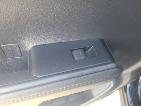 Used 2024 Toyota Highlander LE image 15