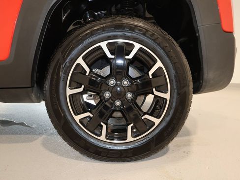 Used 2023 Jeep Renegade Latitude AWD/4WD image 33