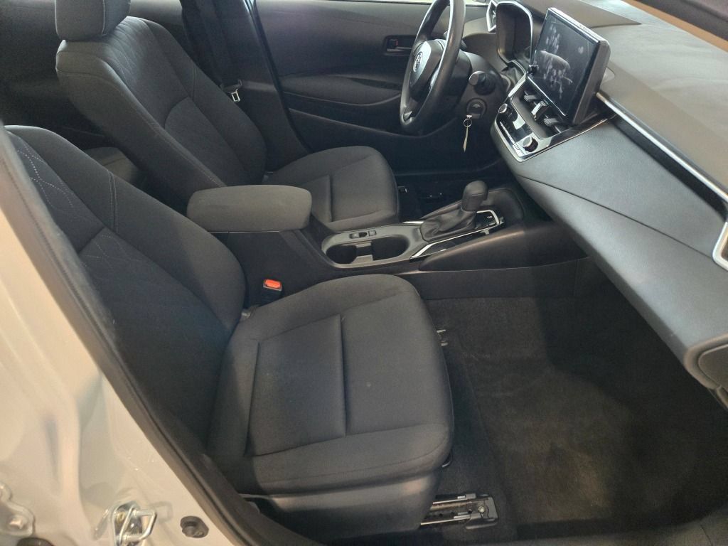 Used 2025 Toyota Corolla LE FWD image 5