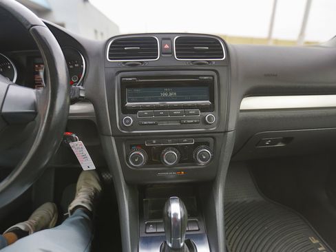 Used 2013 Volkswagen Golf 4-Door image 8