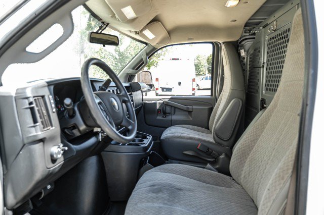 Used 2020 Chevrolet Express 3500 w/ Driver Convenience Package RWD image 3