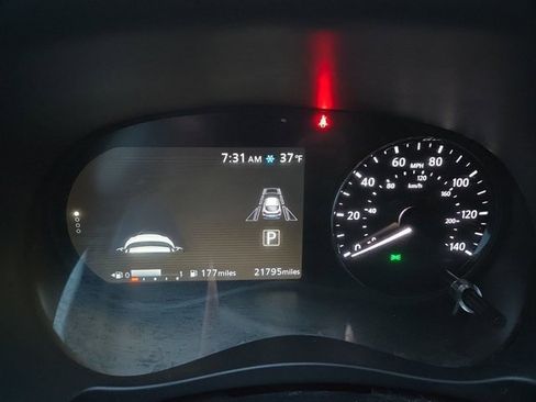 Used 2024 Nissan Kicks SV image 9