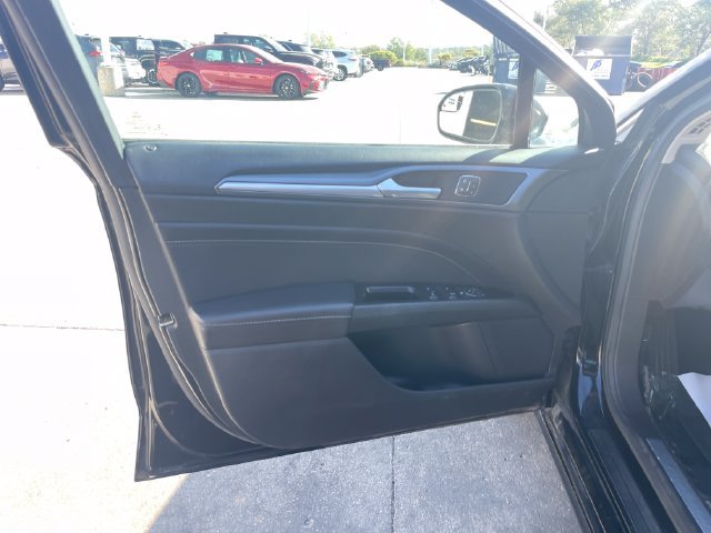 Used 2016 Ford Fusion Titanium FWD image 20