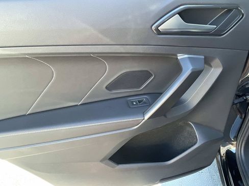 Used 2023 Volkswagen Tiguan SE FWD image 12