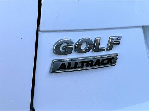 Used 2018 Volkswagen Golf Alltrack SEL image 12
