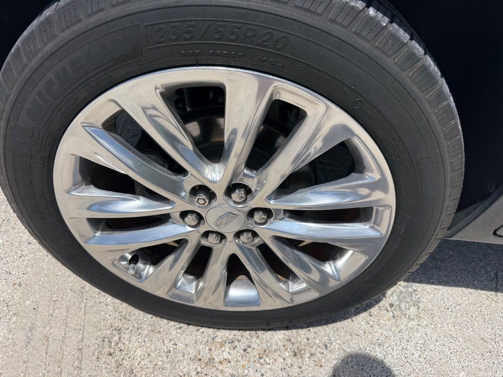 Used 2018 Cadillac XT5 Platinum w/ Driver Assist Package AWD/4WD image 13