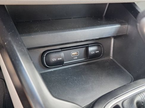 Used 2025 Kia Soul LX w/ LX Technology Package FWD image 19