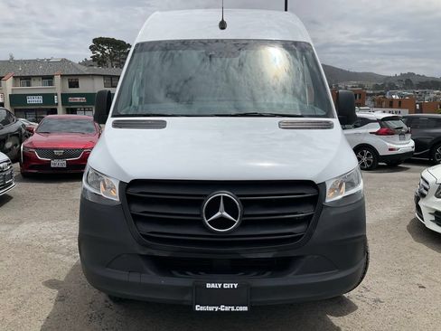 Used 2022 Mercedes-Benz Sprinter 2500 image 2
