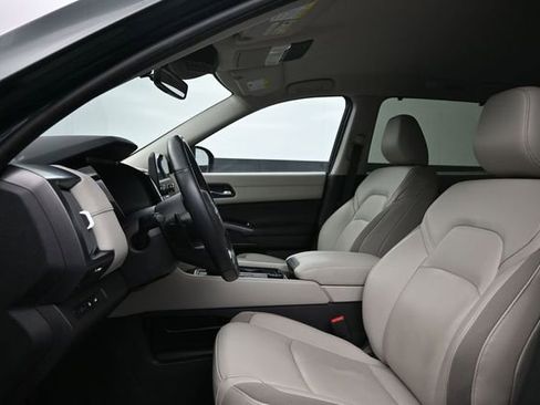 Used 2023 Nissan Pathfinder SL AWD/4WD image 10