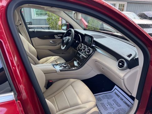 Used 2019 Mercedes-Benz GLC 300 4MATIC image 16