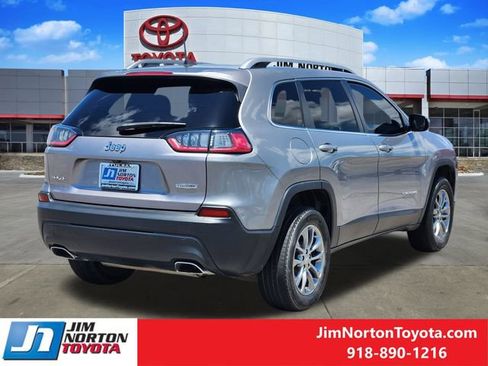 Used 2019 Jeep Cherokee Latitude Plus AWD/4WD image 5