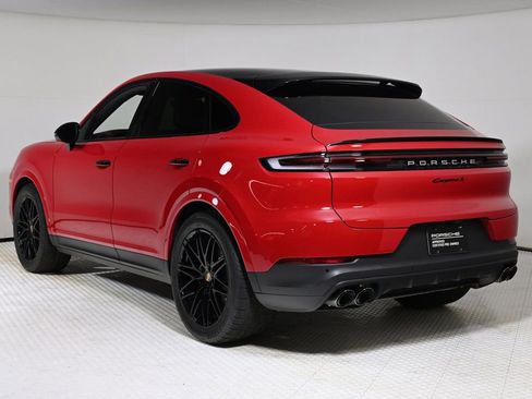 Certified 2025 Porsche Cayenne S image 3