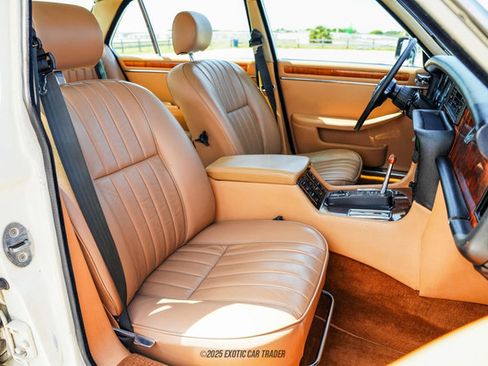 Used 1987 Jaguar XJ6 RWD image 29